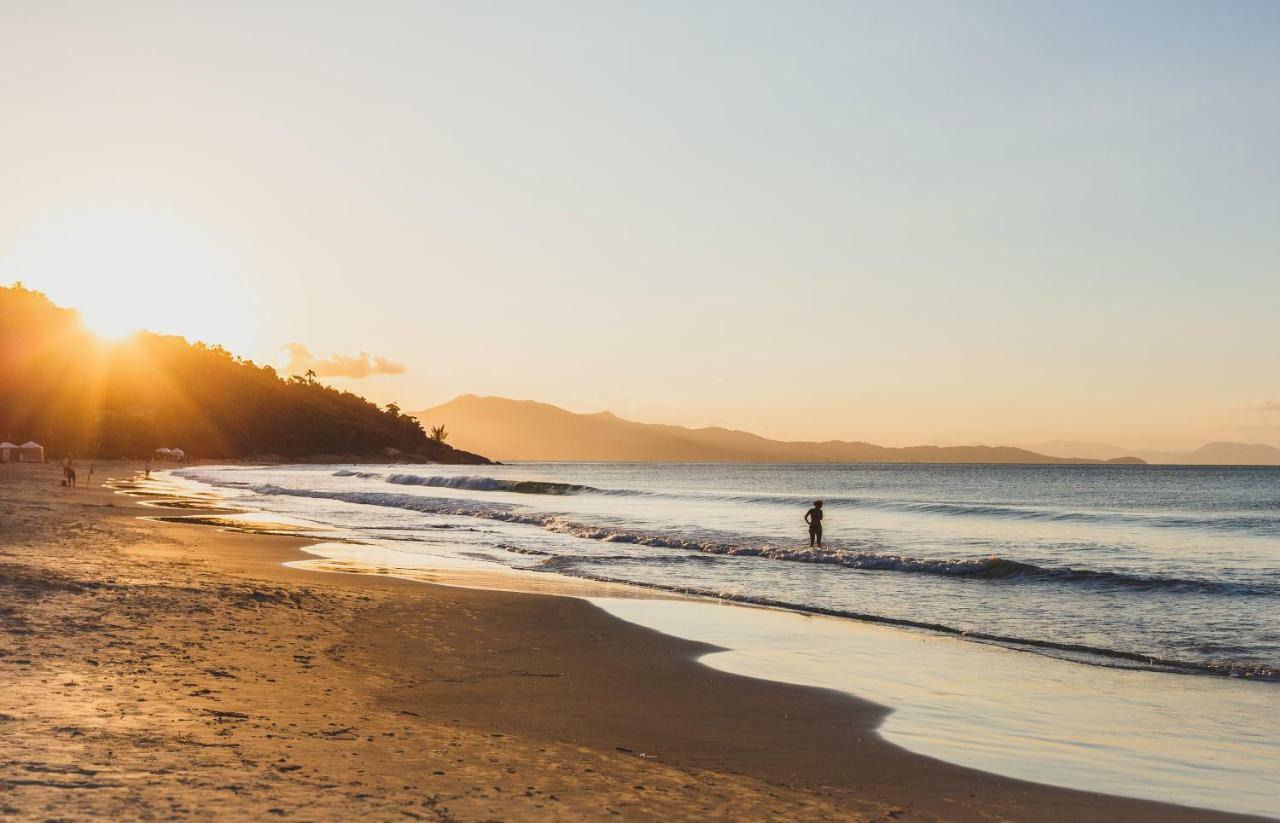 Apartamento com 4 suítes pé na areia Florianópolis Exterior foto
